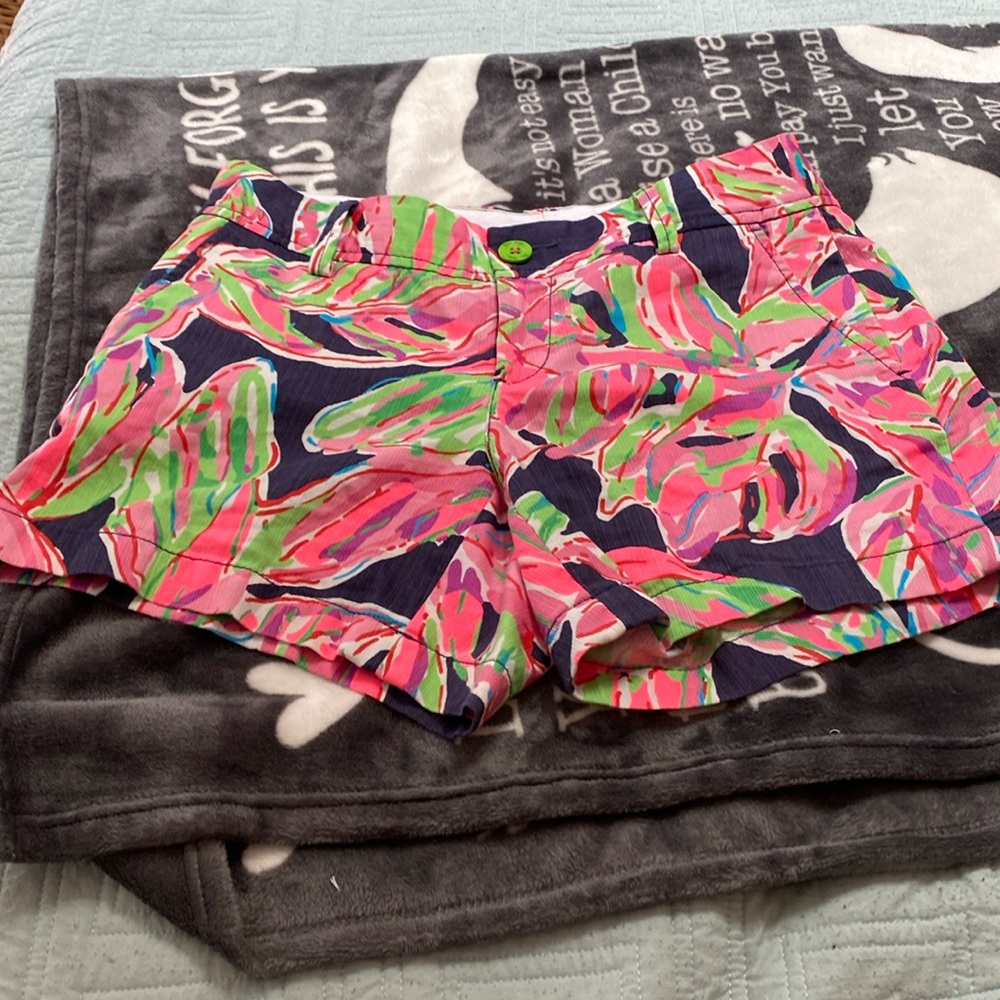 Great condition Lilly Pulitzer callahan shorts size 8.